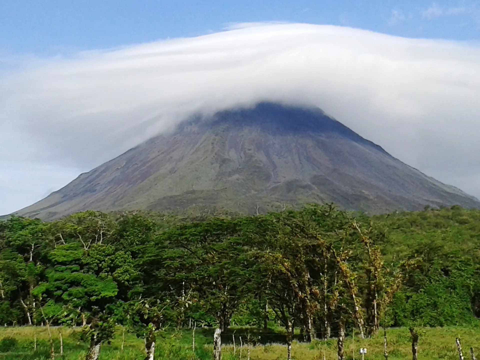 Volcanoes and hot springs Costa Rica