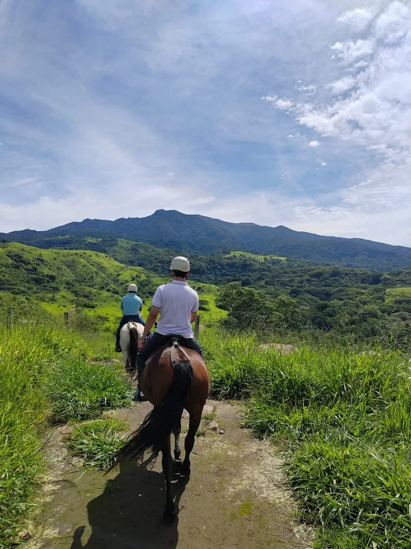 Cash, Colones or Cards: What to Use in Costa Rica